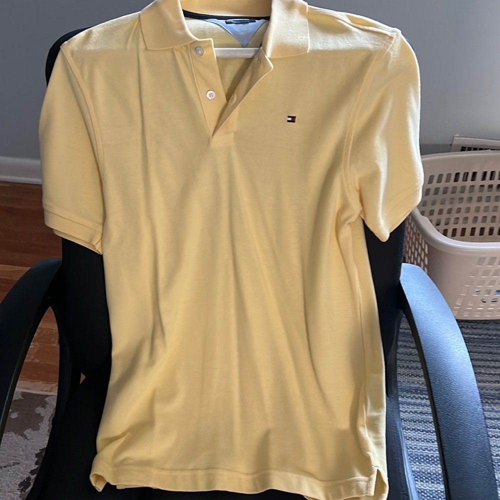Tommy Hilfiger yellow men’s polo size small (missing size tag)